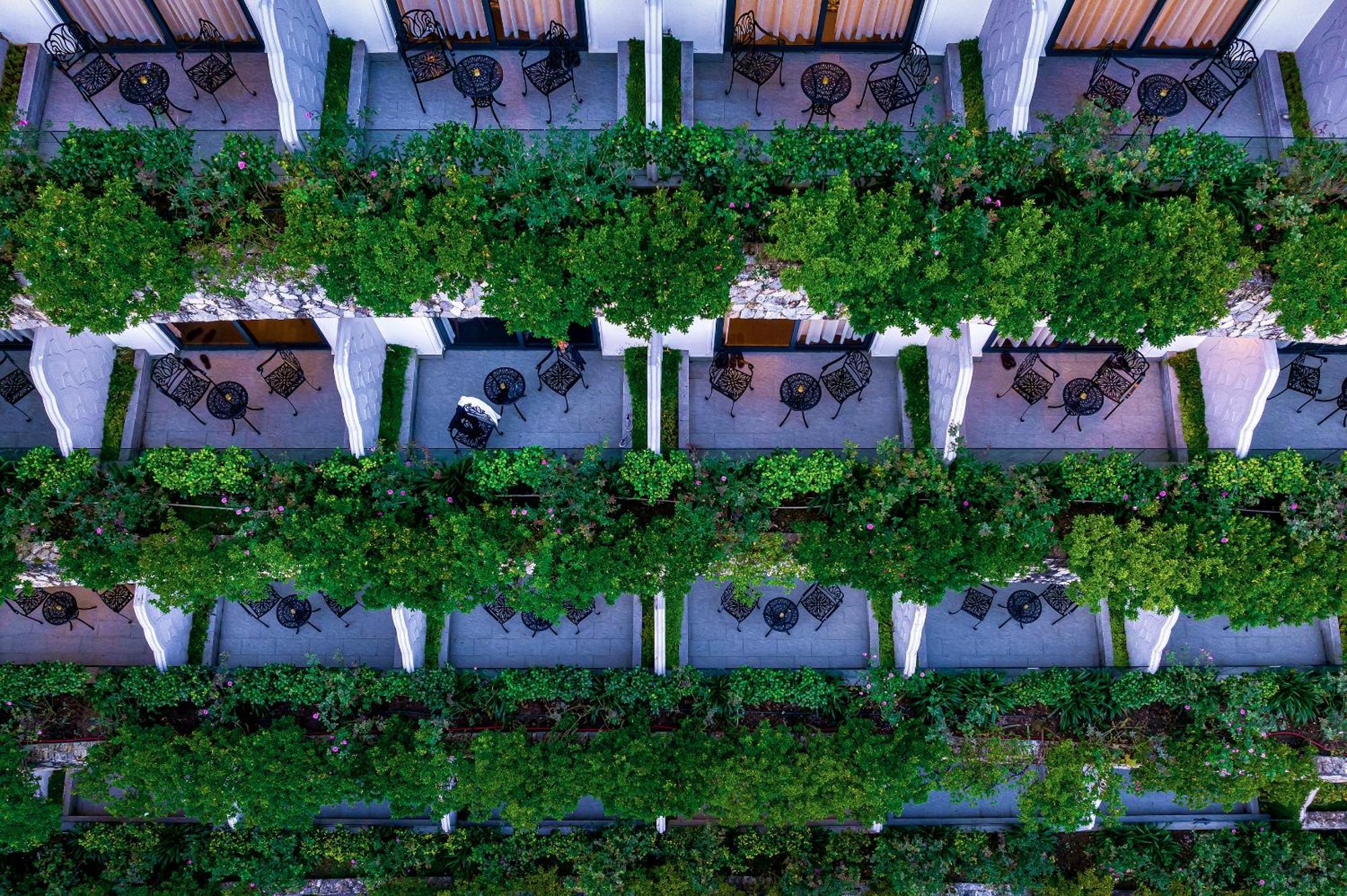 Silk Path Grand Sapa Resort & Spa Εξωτερικό φωτογραφία The hotel's courtyard